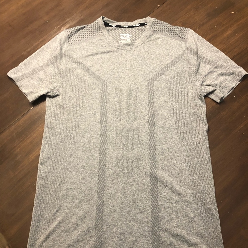 Saucony athletic shirt. Size M Mens